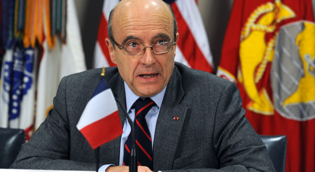 Alain Juppe, gdy piastował stanowisko francuskiego ministra obrony w 2011 roku. (fot.:wikipedia.org/domena publiczna) Francuski kandydat na prezydenta chce wydłużyć tydzień pracy