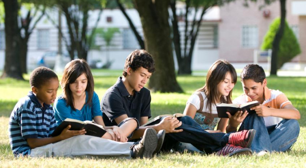 Zgodnie z dyrektywą studenci oraz naukowcy będą mogli zostać w UE przez co najmniej 9 miesięcy po zakończeniu studiów czy badań naukowych (fot.wikipedia.org/John Guthrie) Studia i praca za granicą: Nowe przepisy ułatwią studiowanie i pracę w krajach Unii Europejskiej