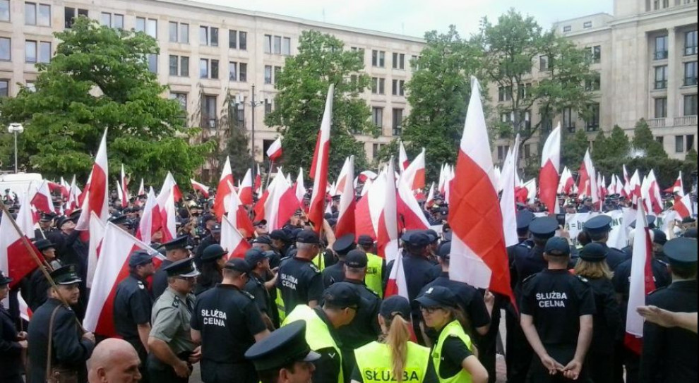 Związkowcy żądają konstruktywnego dialogu ws. likwidacji służby celnej i emerytur. (Fot. Twitter/Karol Tokarczyk) Największa w historii pikieta celników. Walczą m.in. o emerytury