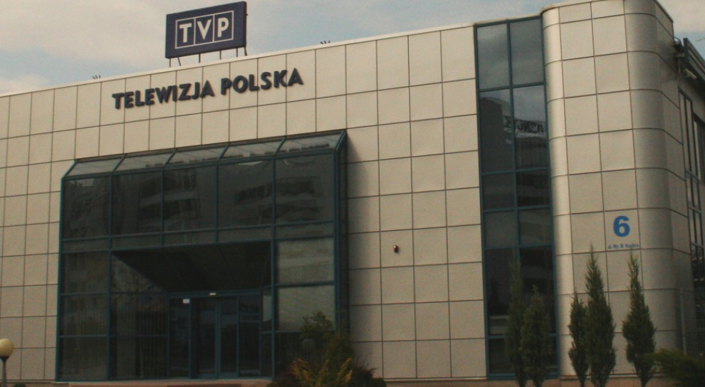 Ustawa jest niezwykle potrzebna, bardzo potrzebna. Podstawowy dla mnie jej wymiar to zdekomunizowanie Telewizji Polskiej - powiedziała Ewa Stankiewicz (Na zdjęciu: siedziba TVP w Rzeszowie /fot.: wikipedia.org/CC BY-SA 3.0) Ustawa medialna, Stankiewicz: Zapis o zwolnieniu wszystkich pracowników mediów trzeba przywrócić