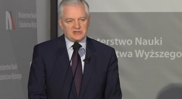 - Odpowiedni projekt ustawy (nowelizacji ustawy Prawo o szkolnictwie wyższym) jest gotowy i został przyjęty przez Komitet Stały Rady Ministrów - powiedział minister (Jarosław Gowin, fot.yourube.com) Jarosław Gowin chce odbiurokratyzować uczelnie