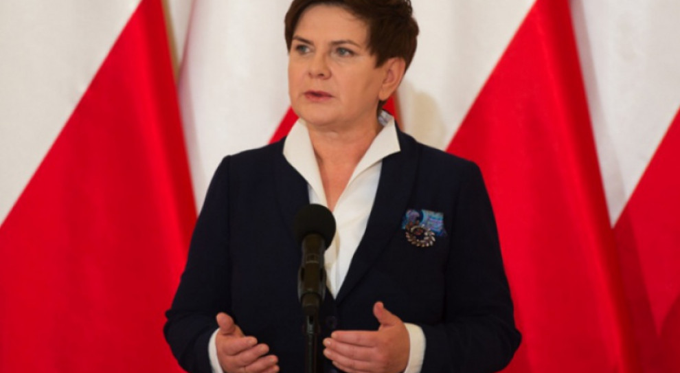 Szefowa rządu pytana o obniżenie wieku emerytalnego, powiedziała, że jest to "wielkie zobowiązanie", z którego rząd się nie wycofuje. (Fot. premier.gov.pl) Szydło: Nie wycofujemy się z obniżenia wieku emerytalnego