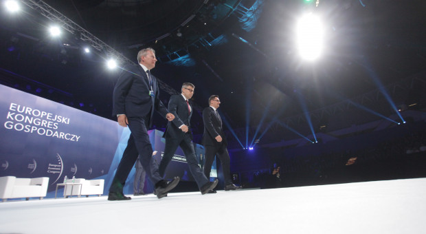 - Przez trzy dni w Kongresie weźmie udział ponad osiem tysięcy uczestników - powiedział prezes Wojciech Kuśpik (Inauguracja EEC fot.PTWP) EEC 2016: Zainaugurowano Europejski Kongres Gospodarczy. Co powiedzieli goście?