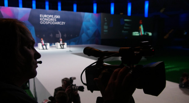 Dla wielu młodych osób dyplom jest przepustką do pracy (EEC 2016, fot.PTWP) EEC 2016, Dla pracodawców dyplom wciąż jest warunkiem zatrudnienia. Chociaż nie każdy