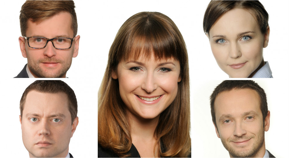 Z lewej: Piotr Ciołkowski, Michał Pawłowski, w środku: Katarzyna Kucharczyk, z prawej: Ewa Świderska i Adam Stopyra. (Fot. mat. pras.) Zmiany kadrowe w kancelarii CMS