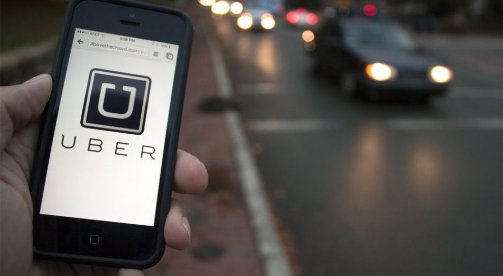 Uber w komunikacie tłumaczy, że każdy kto chce wziąć udział w UberPITCH "będzie mógł nacisnąć przycisk w aplikacji i spróbować zamówić przejazd z jednym z najlepszych lokalnych inwestorów" (fot.youtube.com) Uber: Przedsiębiorcy z Polski mogą wziąć udział w europejskim programie Ubera