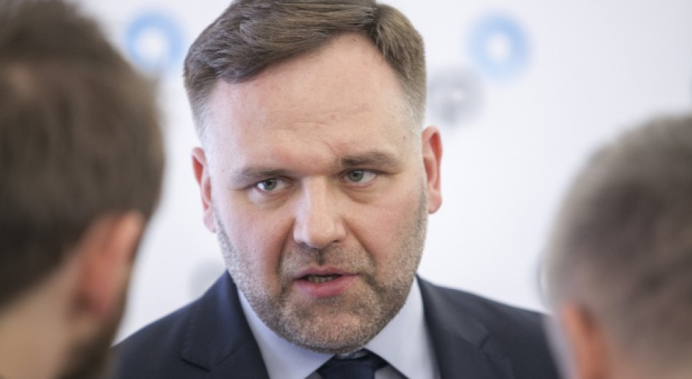 Pomysł jest zgodny ze strategią zarysowaną przez ministra skarbu Dawida Jackiewicza (na zdj.). (Fot. PTWP/Szymon Jankowski) Państwo chce robić biznes samo ze sobą