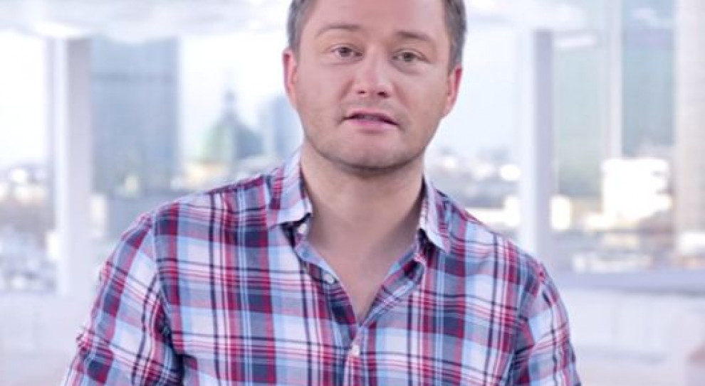 Jarosław Kuźniar poinformował na Facebooku, że kończy pracę w TVN. (Fot. YouTube) Jarosław Kuźniar odchodzi z TVN