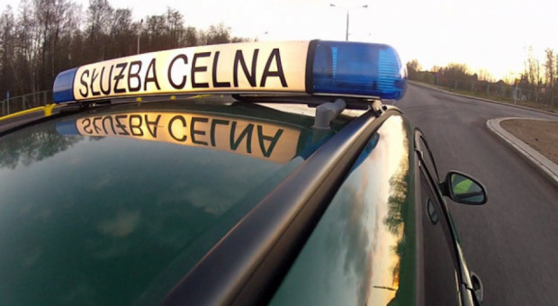 Celnicy podczas protestu skandują: "Stop likwidacji Służby celnej" (fot.fotolia) Strajk: Celnicy nie chcą należeć do Krajowej Administracji Skarbowej
