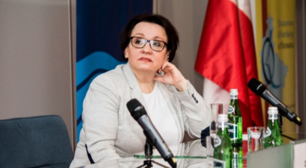 - Każdy nauczyciel, niezależnie od awansu zawodowego, raz w roku będzie odbywał obowiązkowe szkolenia - zapowiada Anna Zalewska, minister edukacji narodowej. (fot. men.gov.pl) Minister Zalewska zapowiada: Nauczyciele przejdą szkolenia. Zmieni się też ich czas pracy