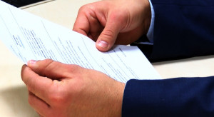 Przeszło co siódma działająca w Polsce firma ma w swoich zasobach kadrowych przybyszy zza południowo-wschodniej granicy (fot.newsrm.tv) W Polsce brakuje chętnych do pracy. Pracodawcy chcą więc zatrudniać pracowników z Ukrainy