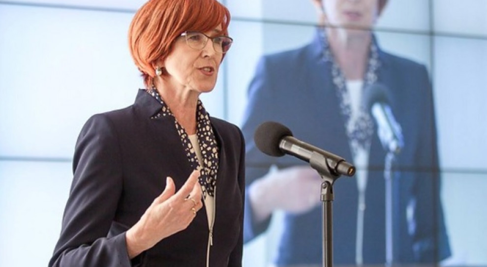 - Jeśli chcemy, by nasze płace rosły razem z PKB, to warunkiem jest podniesienie płacy minimalnej - mówi minister (Elżbieta Rafalska, fot.mpips.gov.pl) Rafalska: Jeśli pracodawcy nie zaczną więcej płacić, będzie brakować pracowników