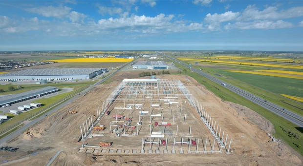 Z nowego magazynu centralnego będą realizowane dostawy do 140 sklepów w północnym i północno-zachodnim regionie Polski (Segro Logistics Park Poznań, Komorniki, fot.mat.pras.) Praca dla 400 osób w Tesco w Komornikach