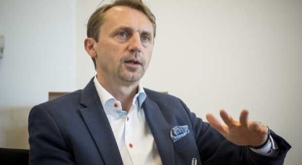 Wkrótce na dużą skalę unaoczni się problem braku wykwalifikowanych robotników, bo ci masowo wyemigrowali na Zachód - uważa prezes (Dariusz Blocher, fot.PTWP) Blocher: Budownictwo potrzebuje imigrantów