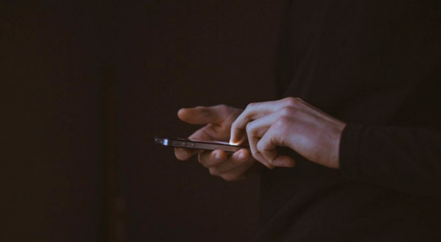 NIK: Koszty z tytułu zakupu usług telekomunikacyjnych poniesione przez KPRM w 2015 roku to 669,5 tys. zł. (fot.:pixabay.com) NIK: Wysokie rachunki za telefon. Ile pieniędzy wydzwonili urzędnicy premier Ewy Kopacz?