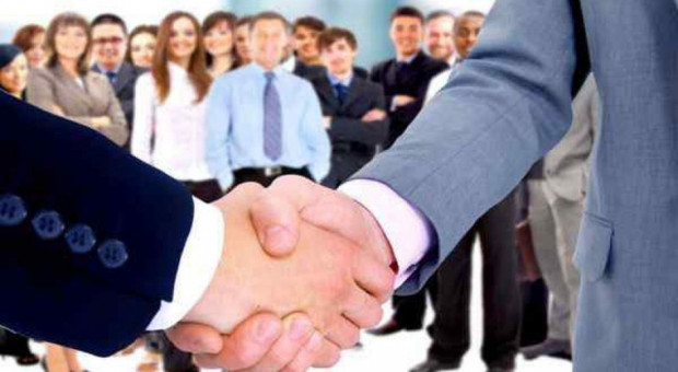 Pracodawca może zawrzeć z pracownikiem tylko trzy umowy na czas określony (fot.fotolia) Pracodawcy rzadko zawierają umowy terminowe na dłużej niż 33 miesiące