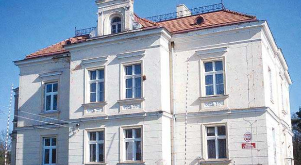 Szkoła podstawowa w Szczodrem (fot.commons.wikimedia.org/Sybilenplatz) Szczodre: Nauczycielka znęcała się nad dziećmi. Została skazana