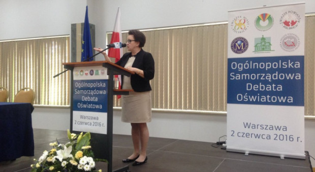 Minister Anna Zalewska w czasie inauguracji Ogólnopolskiej Samorządowej Debaty Oświatowej. (fot.:twitter.com/MEN_GOV_PL) Zmiany w oświacie: Co myślą nauczyciele i politycy o zmianach w szkolnictwie?