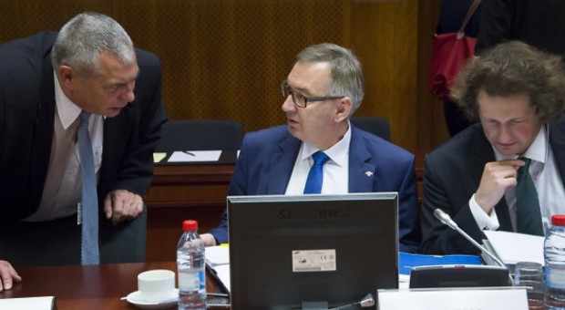 Ustawowy zapis stanowiący, że stawka godzinowa podlega waloryzacji w zależności od wzrostu płacy minimalnej daje pracownikom dodatkowy bonus (na zdjęciu wiceminister pracy Stanisław Szwed, fot.:mpips.gov.pl) Minimalna stawka godzinowa: Wynagrodzenie takie samo bez względu na staż pracy