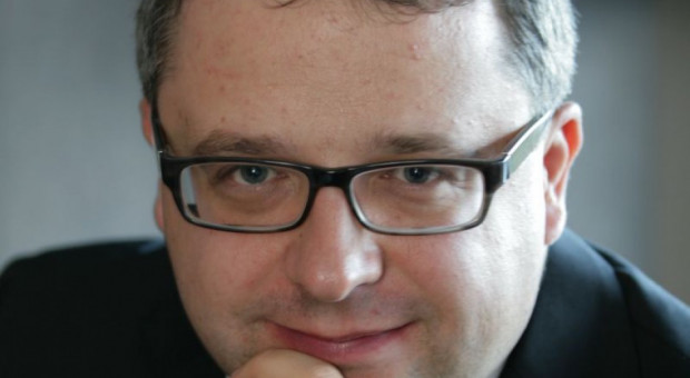 - Z moich szacunków wynika, że przygotowanie do MAR, w średniej wielkości spółce giełdowej zajęło ok. 200-300 godzin - mówi Piotr Rybicki, prezes firmy NadzórKorporacyjny.pl. Rewolucyjne zmiany w giełdowych spółkach. Błędy w raportowaniu mogą słono kosztować