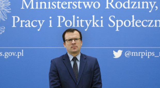 Marcin Zieleniecki poinformował, ze Komitet Stały Rady Ministrów rekomenduje rządowi pozytywną opinię o prezydenckim projekcie ws. obniżenia wieku emerytalnego. Obniżenie wieku emerytalnego. Rząd przystępuje do działania