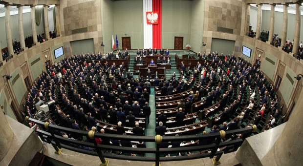 Wycofujemy się z jakiejkolwiek podwyżki dla posłów i senatorów - powiedział poseł Łukasz Schreiber. (Fot. Katarzyna Czerwińska/Wikimedia, lic. CC BY-SA 3.0 pl) PiS: Wycofujemy się z jakiejkolwiek podwyżki dla posłów i senatorów
