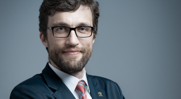 - Proponując podwyżki w sytuacji, kiedy nie ma żadnych rozwiązań systemowych co do oceny jakości pracy posłów i senatorów, nie dziwię się obywatelom, że są zdenerwowani czy wkurzeni - mówi Rafał Górski. (Fot. parlamentarny.pl) Górski: Podwyżki daje się za pracę. W praktyce nikt nie rozlicza parlamentarzystów