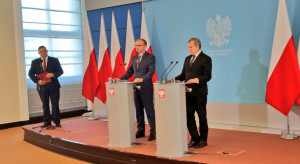 Wicepremier i minister kultury Piotr Gliński w imieniu premier Beaty Szydło wręczył Domagalskiemu nominację na to stanowisko (Fot.: Kancelaria Premiera/Twitter) Radosław Domagalski pełnomocnikiem rządu ds. Expo 2022 w Łodzi