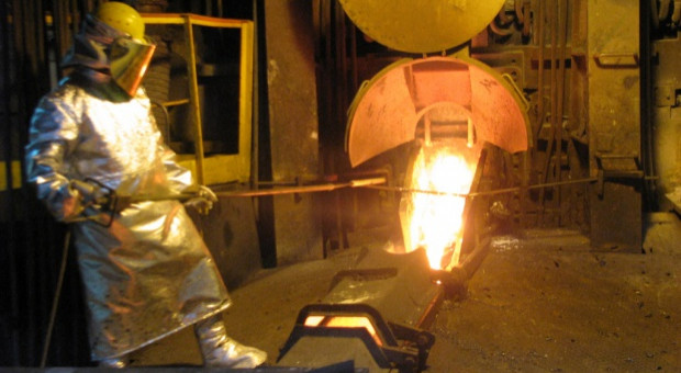 Chiny zapowiadają redukcję mocy produkcyjnych o 150 mln ton i zatrudnienia o pół miliona osób (fot.wnp.pl) Jak pracują Chińczycy? Wydajniej w prywatnej firmie, wolniej w państwowej