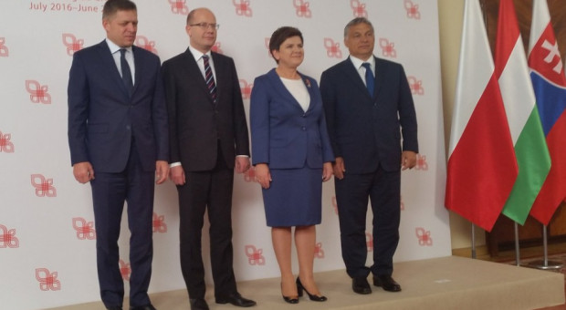 Zdjęcie z warszawskiego szczytu V4 (fot. Kancelaria Premiera/twitter) Wielka Brytania, praca: Co z migracją zarobkową do Wielkiej Brytanii? Grupa Wyszechradzka musi przekonać Londyn
