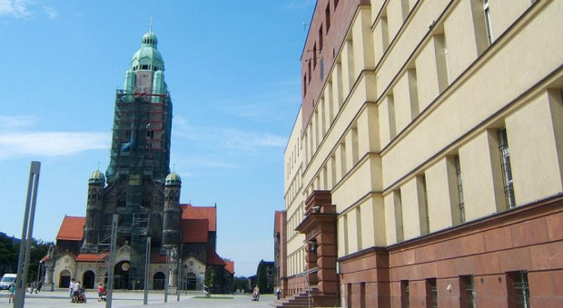 Sposobów na odpracowanie zadłużenia jest sporo. Katalog tych prac obejmuje m.in. prace porządkowe, ogrodnicze, drobne prace remontowe oraz pomocnicze prace administracyjne. (fot. Przemek Noparlik/wikipedia.org) Ruda Śląska, czynsz, praca: Mieszkańcy miasta mogą odpracować dług