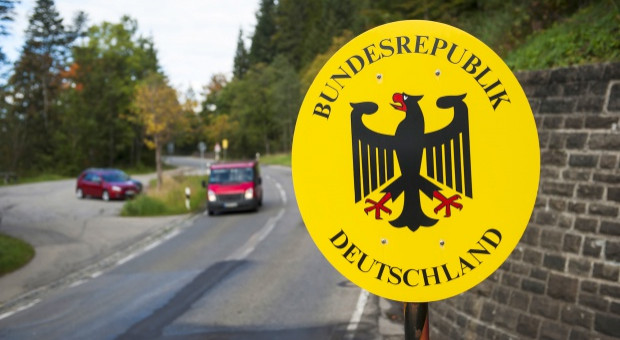 Berlin skierował na granicę ze Szwajcarią dodatkowe siły: 90 funkcjonariuszy straży granicznej i 40 policjantów (fot.shutterstock) Uchodźcy: Niemcy wzmocniły kontrole na granicy ze Szwajcarią