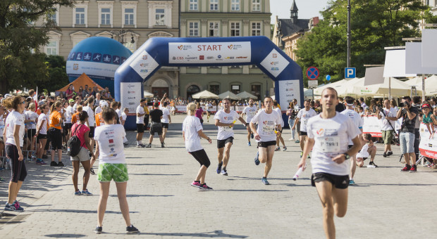 Celem biegu jest nie tylko pomoc potrzebującym, ale też integracja środowiska biznesowego ze społecznością lokalną (fot. Tomasz Prokop) Poland Business Run: Pracownicy podczas charytatywnego biegu uzbierali ponad 1 mln zł dla potrzebujących