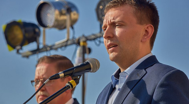 Propozycja posła Schreibera mogłaby być doskonałym punktem wyjścia do dyskusji nad sposobem najskuteczniejszego motywowania urzędników - uważa prof. Kisilowski (Fot: Facebook) Pomysł PiS z wynagrodzeniami był dobry. Płace urzędników powinny być zależne od wyników