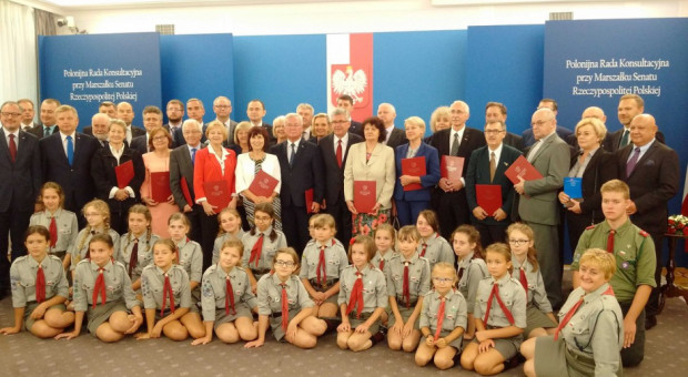 Polonijna Rada Konsultacyjna będzie doradzać izbie w sprawach dot. Polonii i Polaków za granicą (fot. twitter/Karczewski) Powołano członków Polonijnej Rady Konsultacyjnej