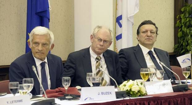 José Manuel Barroso (trzeci od lewej) był przewodniczącym KE w latach 2004-14 (fot. wikipedia.org) Europejska Rzecznik Praw Obywatelskich chce wyjaśnień ws. zatrudnienia b. szefa KE