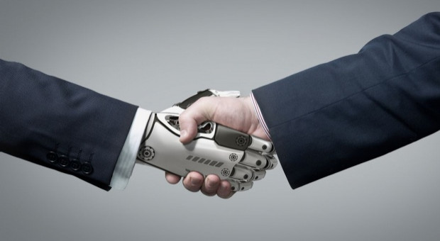 Światowe przykłady pokazują również, że rozwój automatyzacji oraz robotyzacji przemysłu nie zagraża rynkowi pracy tak, jak początkowo przewidywano (fot.PTWP) Pracownicy mogą być spokojni. Roboty nie zabiorą pracy