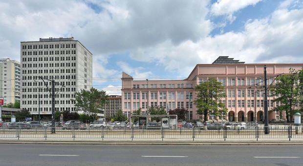 Wzajemne wspieranie się absolwentów jednej uczelni jest na świecie powszechnie przyjętym zwyczajem (SGH, fot.wikipedia.org/Adrian Grycuk) SGH Professionals: Absolwenci SGH pomogą studentom w realizacji biznesowych pomysłów