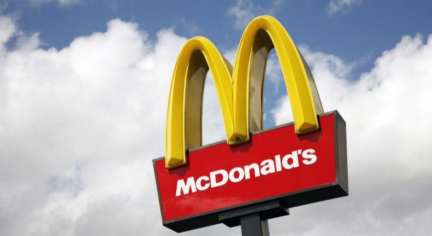 McDonald's zmaga się z problemem braku pracowników(fot.shutterstock) Praca, niedobór kadry: McDonald's oferuje darmowe zakwaterowanie by przyciągnąć pracowników