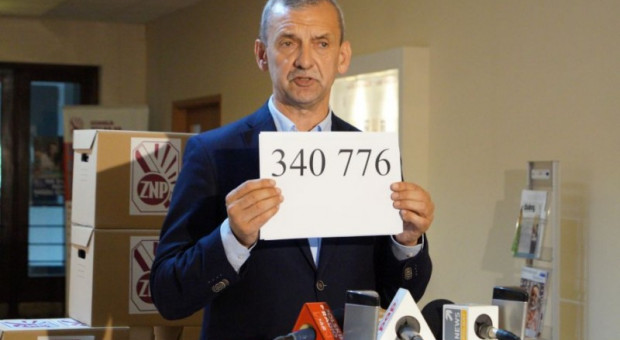 ZNP zebrało ponad 340 tys. podpisów pod inicjatywą (fot.znp.edu.pl) Wynagrodzenia nauczycieli finansowane z dotacji celowej budżetu państwa? Projekt ZNP w Sejmie