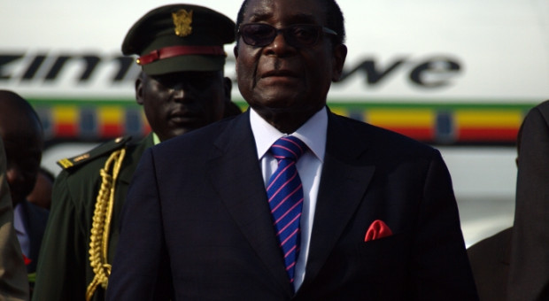 Prezydent Zimbabwe, Robert Mugabe będzie zwalniał (Fot.: Flickr, Al Jazeera English, CC BY 2.0) Rząd Zimbabwe zwolni 25 tys. pracowników