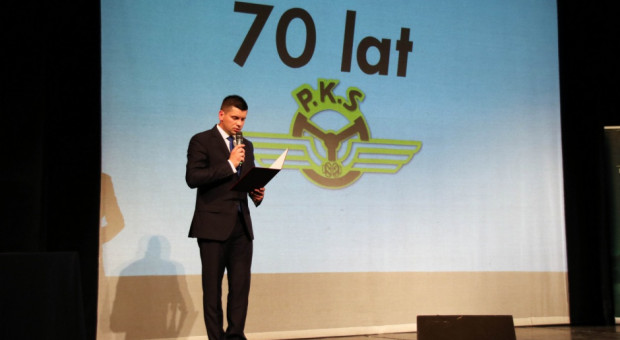 PKS odchodzi 70 lat istnienia (fot.:mib.gov.pl) 70 lat PKS: Minister odznaczył pracowników PKS