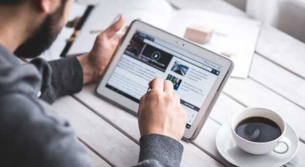 W pracy czy w domu potrzebny jest dostępu do szybkiego i niezawodnego internetu (fot.pxabay) KE chce przyspieszyć internet. Inwestycje umożliwią stworzenie 1,3 mln miejsc pracy