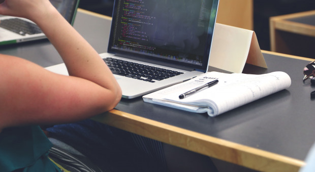 Twórcy Filttr - aplikacji dedykowanej rekrutacji programistów i specjalistów z branży IT - wprowadzili właśnie innowacyjne rozwiązanie, które do tej pory nie było znane polskiej branży HR. (fot. mat.pras.) Rekrutacja w IT: Ta aplikacja ma pomóc pracodawcom znaleźć pracowników