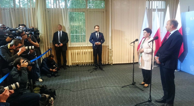 Beaty Szydło spotkała się z przedstawicielkami NSZZ "Solidarność" (fot.twitter.com/PremierRP) Protest w gmachu MZ, Szydło: Zobowiązałam ministra Radziwiłła do działań ws. ochrony zdrowia