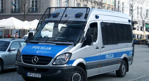 Hasło "Pomagamy i chronimy" znajdzie się na radiowozach. (Fot.: Wikimedia) Nowe hasło Policji: Pomagamy i chronimy