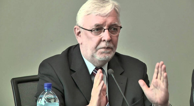 Jerzy Stępień ma 70 lat. Jest absolwentem prawa na Uniwersytecie Warszawskim (fot. youtube.com) Jerzy Stępień nowym szefem Fundacji Instytut Lecha Wałęsy