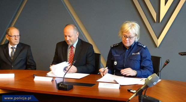 Kontrakt ma być zrealizowany do końca listopada. Jego wartość wynosi przeszło 1,6 mln zł. Policjanci dostaną nowe pistolety