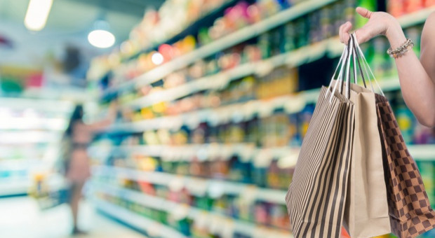 Wzrost zatrudnienia zanotowano m.in. zakwaterowaniu i gastronomii, gospodarce magazynowej i handlu. (fot. shutterstock) Rośnie zatrudnienie w handlu i gastronomii