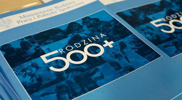 Według szacunków finansowanie z programu Rodzina 500 plus może w dłuższym terminie ograniczyć aktywność zawodową wśród rodziców o kolejne 235 tys. osób. (fot.mpips.gov.pl) Brakuje rąk do pracy. Winny jest program Rodzina 500 plus?